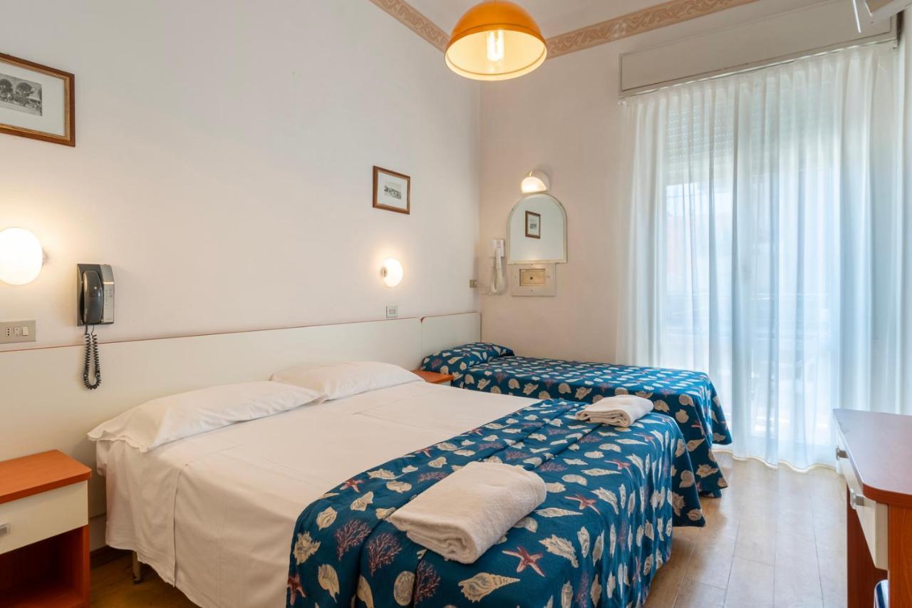 Hotel Milanese Rimini Buitenkant foto