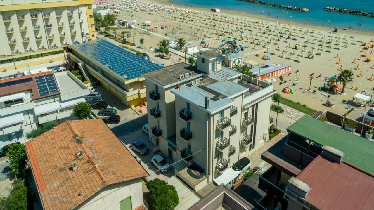 Hotel Milanese Rimini Buitenkant foto