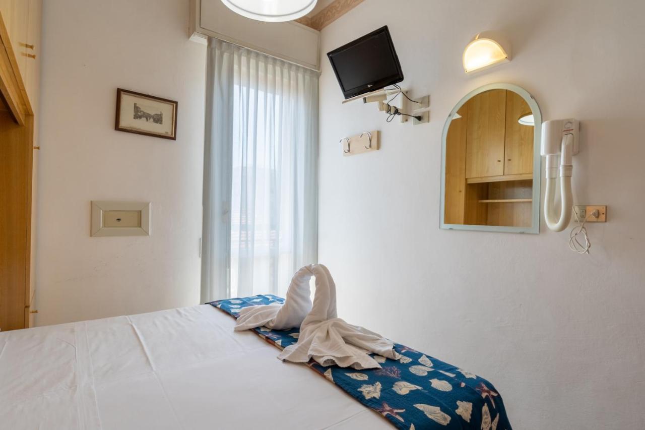 Hotel Milanese Rimini Buitenkant foto